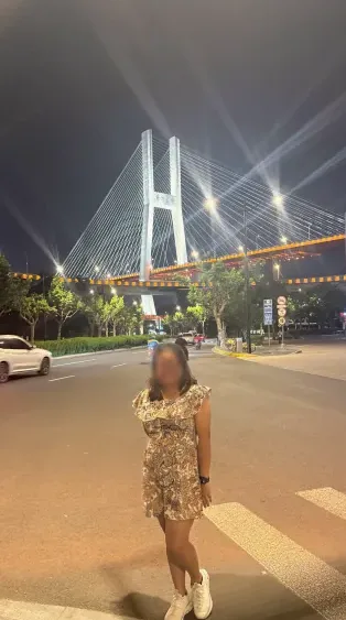 Elena, 34