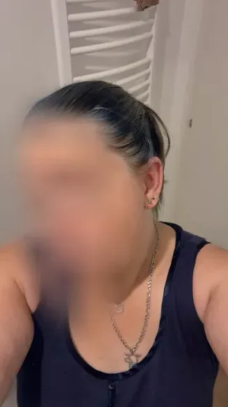 Julia, 31