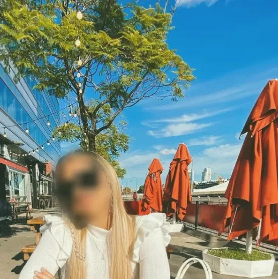 Laura, 29