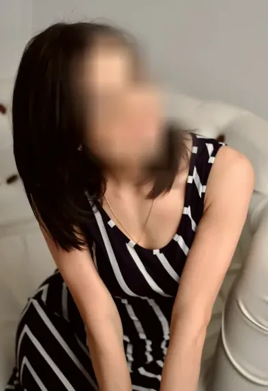 Leonie, 33
