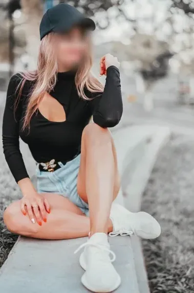 Maike, 28