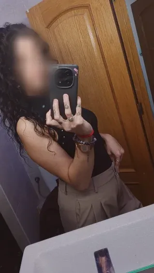 Selina, 34